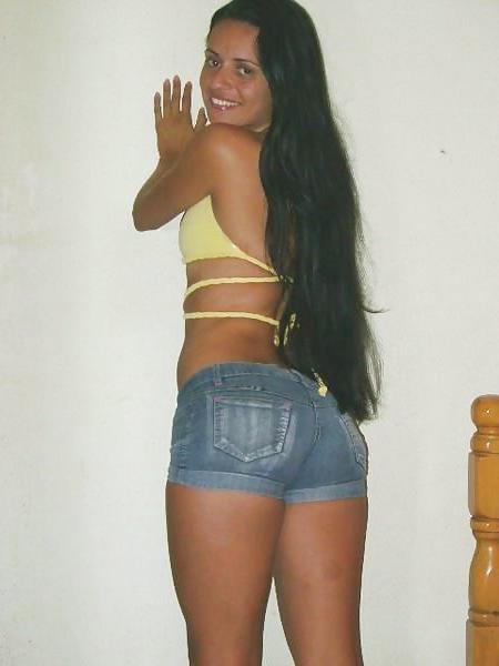 25P Mujeres latinas en shorts