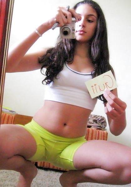 25P Mujeres latinas en shorts