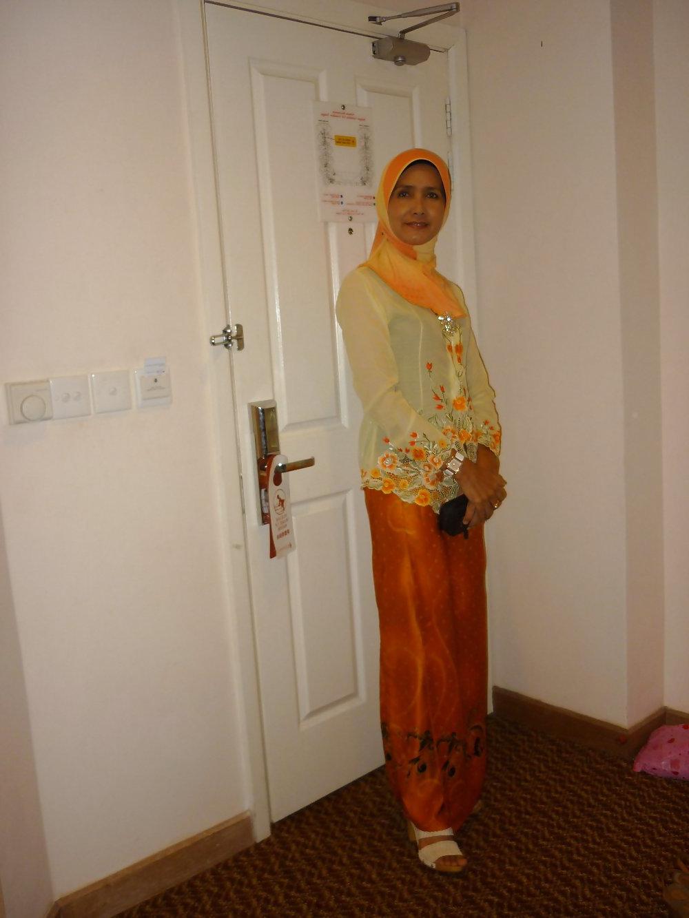 25P Malay housewife