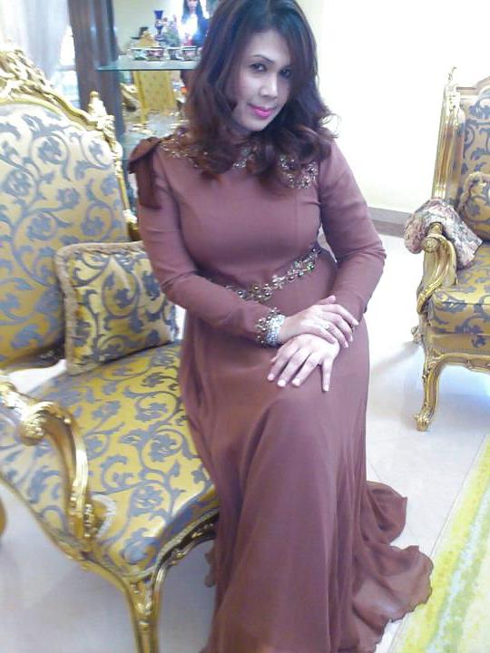 25P Malay housewife