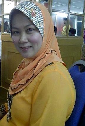 25P Malay housewife