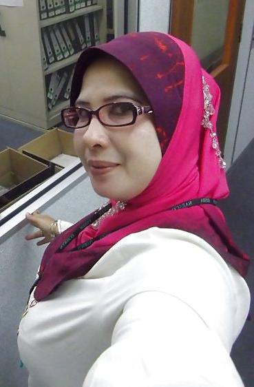 25P Malay housewife