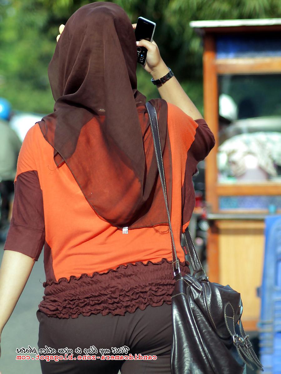 21P Sexy Teen in Hijab & Tight Pants