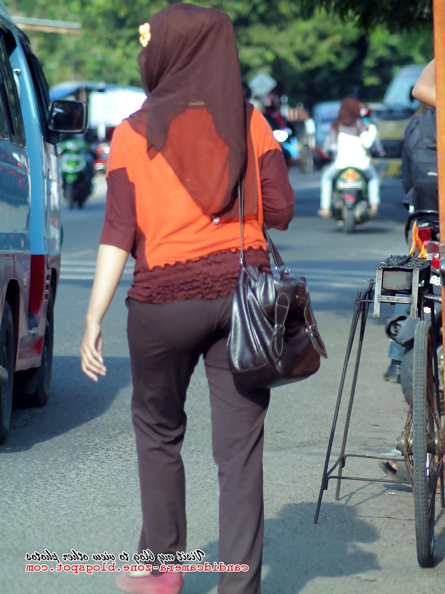 21P Sexy Teen in Hijab & Tight Pants