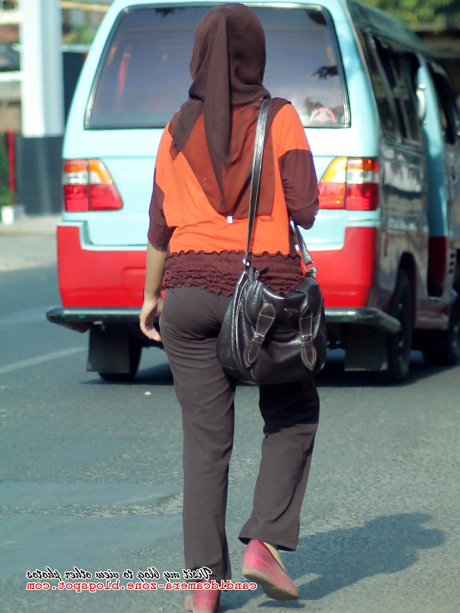 21P Sexy Teen in Hijab & Tight Pants