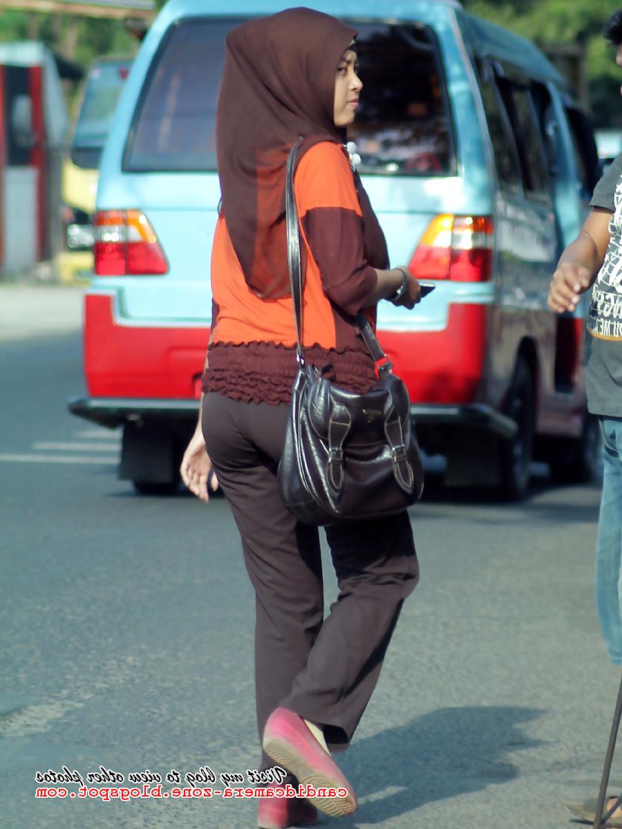 21P Sexy Teen in Hijab & Tight Pants