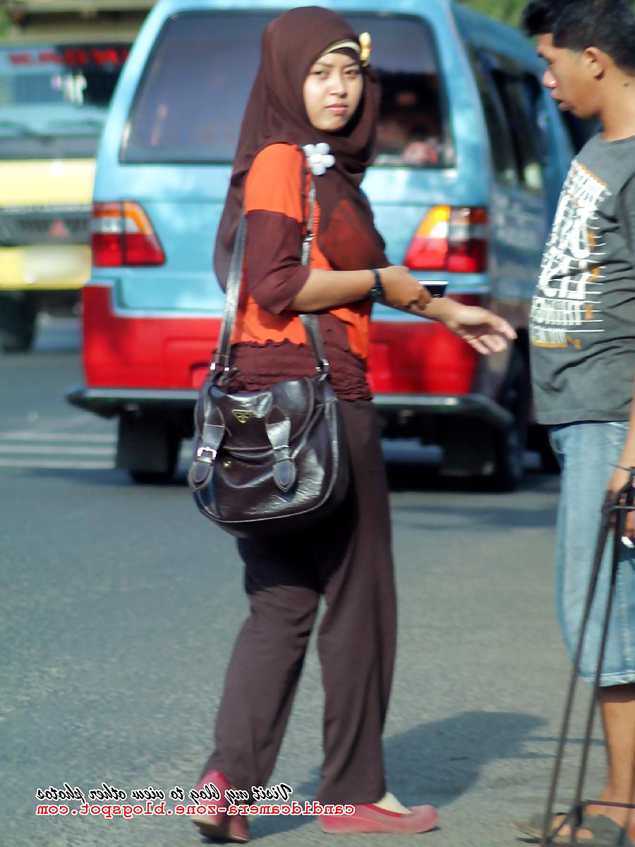 21P Sexy Teen in Hijab & Tight Pants