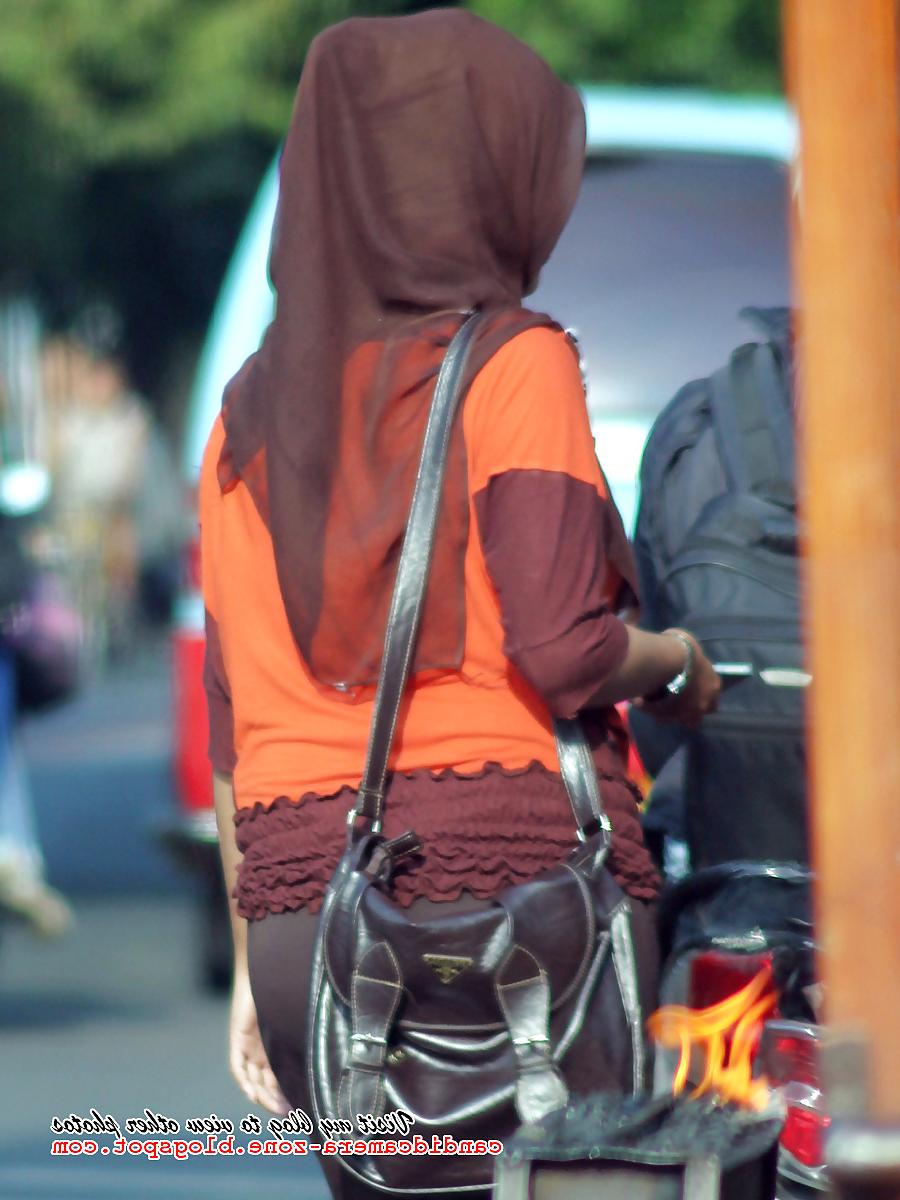 21P Sexy Teen in Hijab & Tight Pants