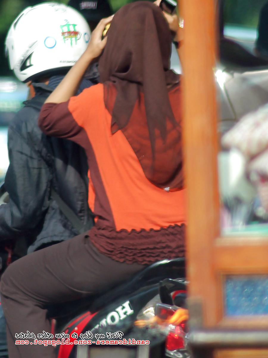 21P Sexy Teen in Hijab & Tight Pants