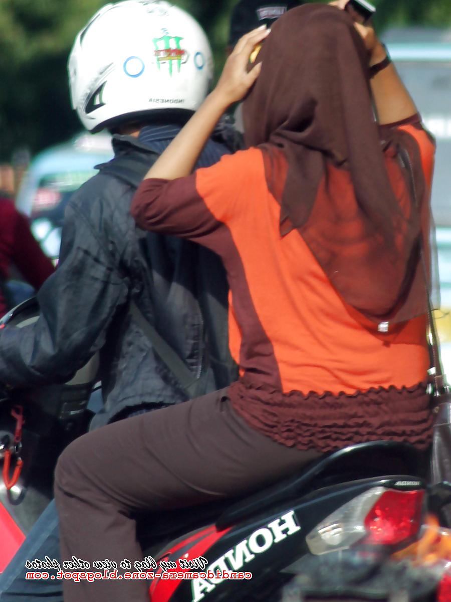 21P Sexy Teen in Hijab & Tight Pants