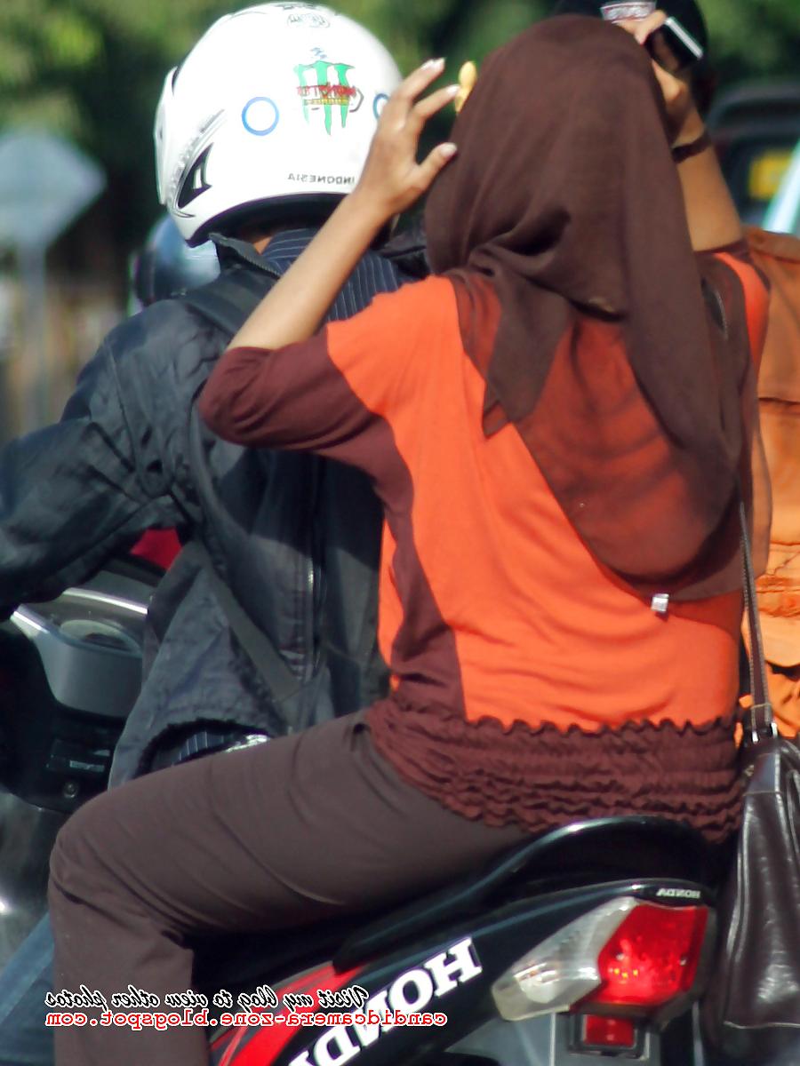 21P Sexy Teen in Hijab & Tight Pants