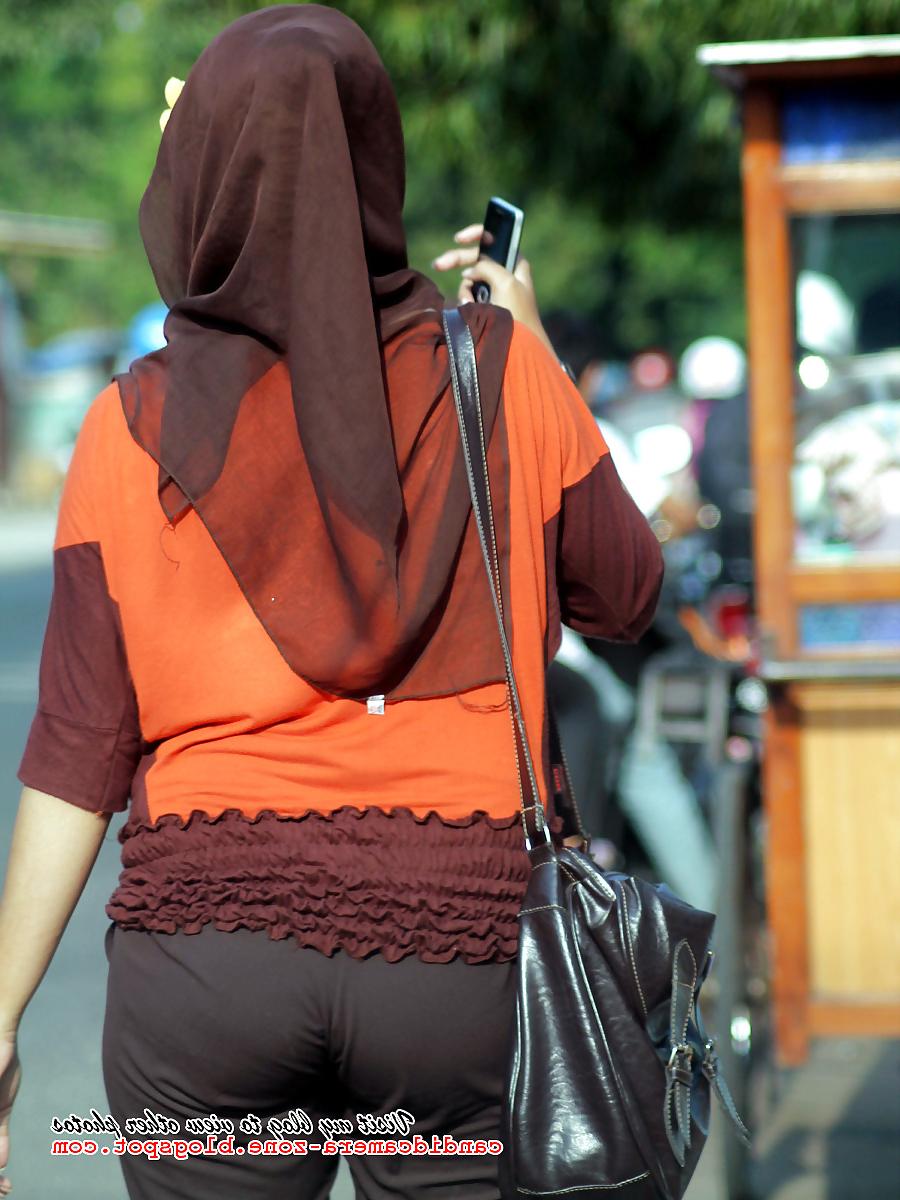 21P Sexy Teen in Hijab & Tight Pants