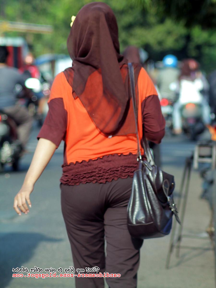 21P Sexy Teen in Hijab & Tight Pants