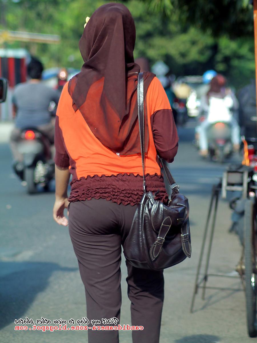 21P Sexy Teen in Hijab & Tight Pants