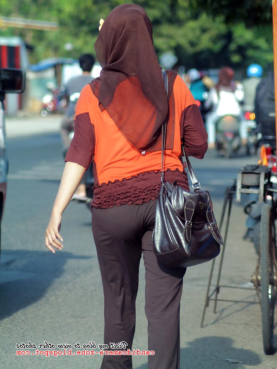 21P Sexy Teen in Hijab & Tight Pants