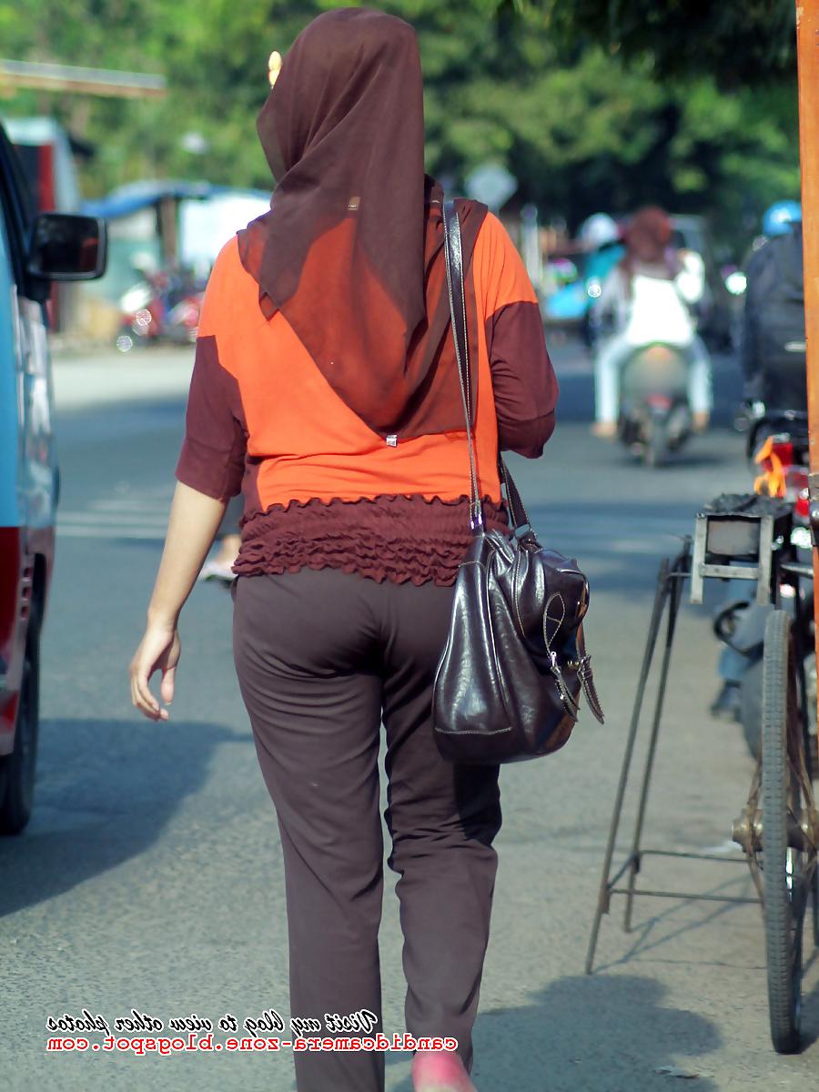 21P Sexy Teen in Hijab & Tight Pants