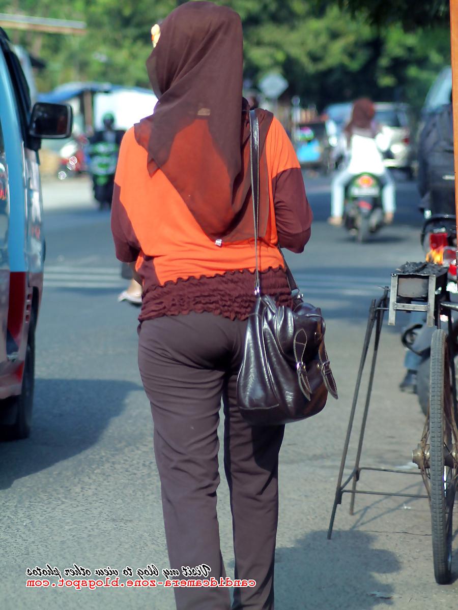21P Sexy Teen in Hijab & Tight Pants