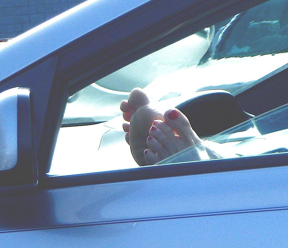 25P Pretty soccer mom feet