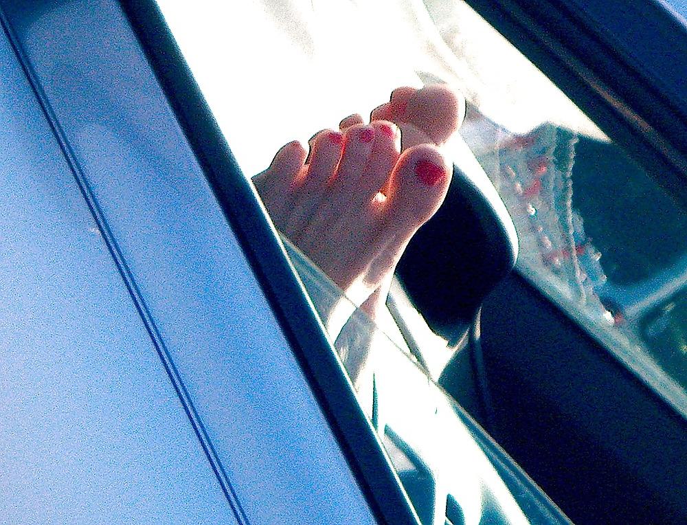 25P Pretty soccer mom feet