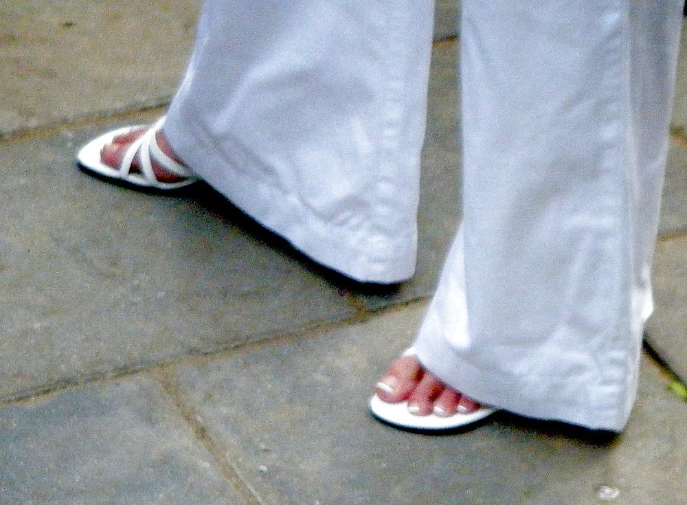 25P Pretty soccer mom feet