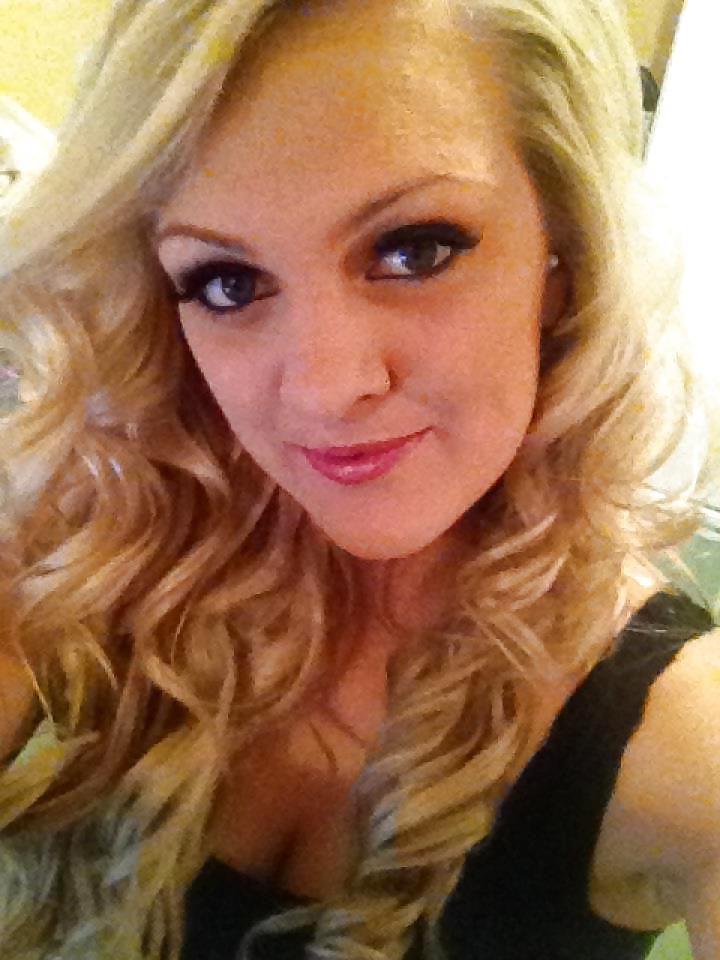 25P Facebook girls who love to show off their bodies