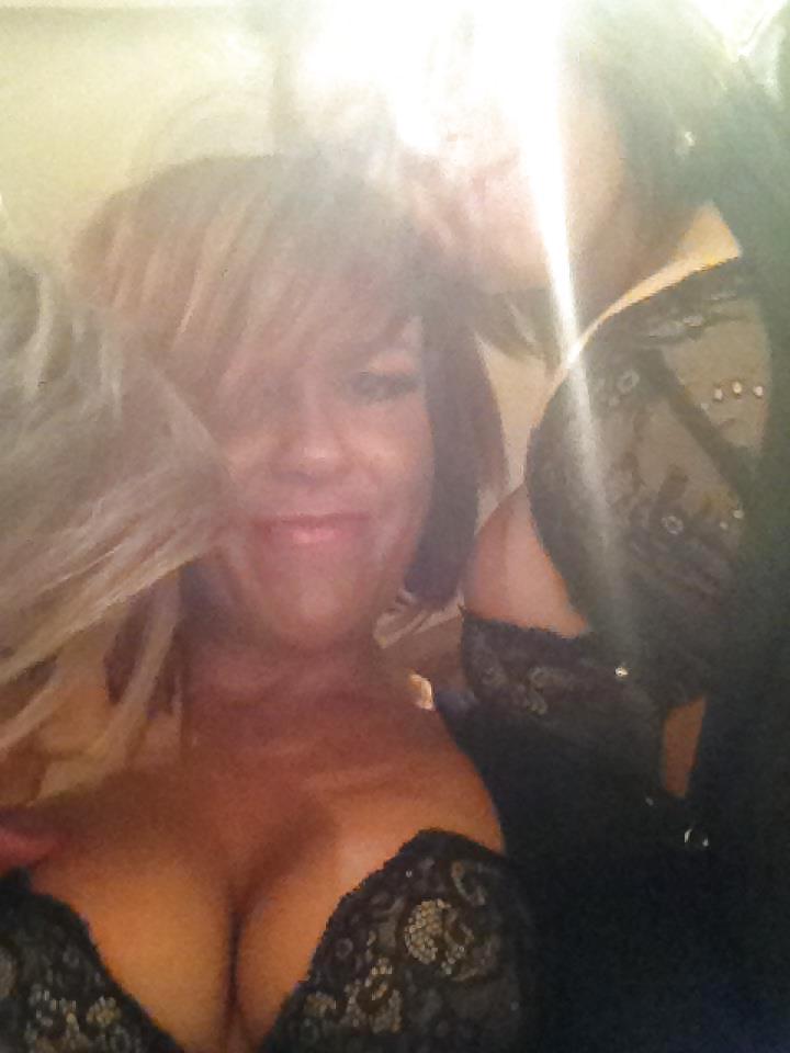 25P Facebook girls who love to show off their bodies