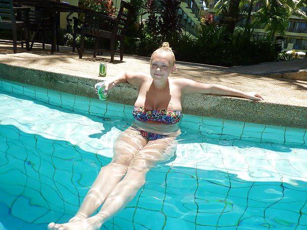 25P Facebook girls who love to show off their bodies