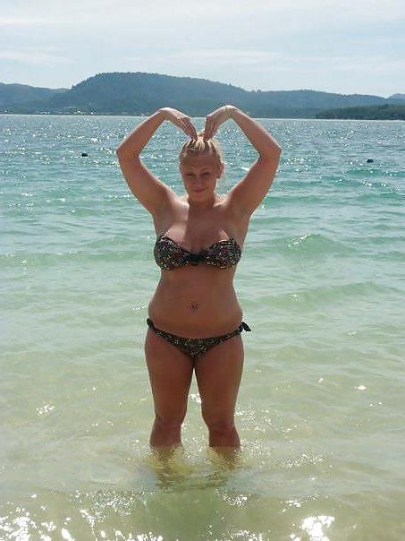 25P Facebook girls who love to show off their bodies