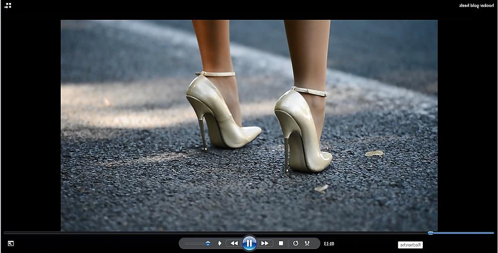 6P Julieskyhigh: Hooker in street 16cm heels & miniskirt