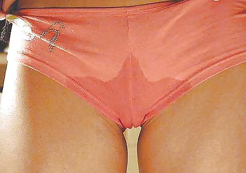 25P Wet Panties