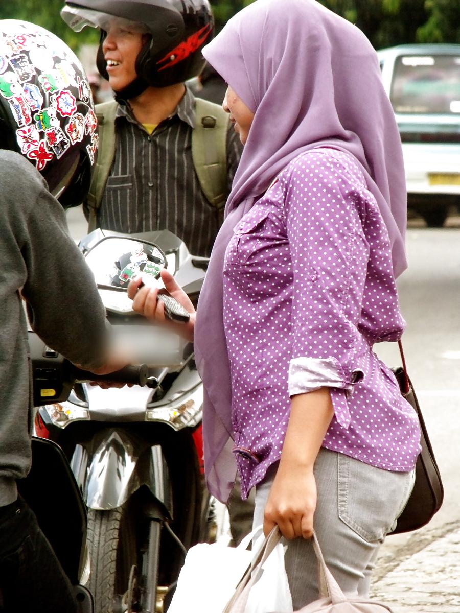 16P Sexy Teen in Hijab & Tight Jeans