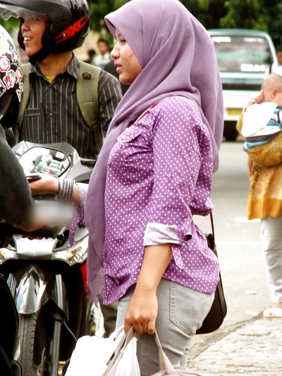16P Sexy Teen in Hijab & Tight Jeans