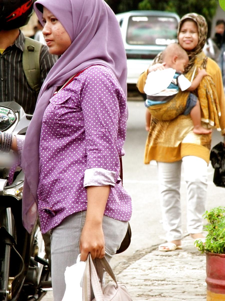 16P Sexy Teen in Hijab & Tight Jeans