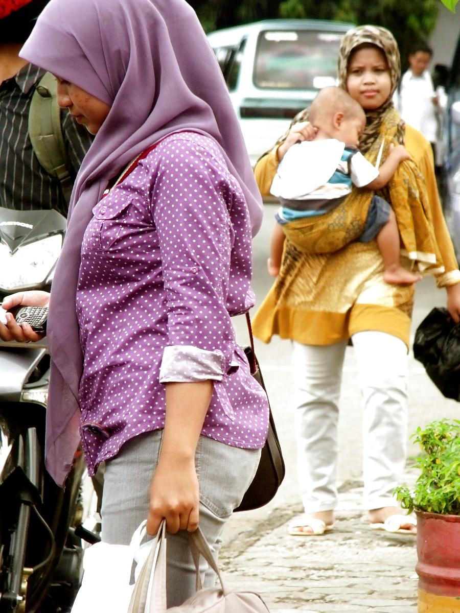 16P Sexy Teen in Hijab & Tight Jeans