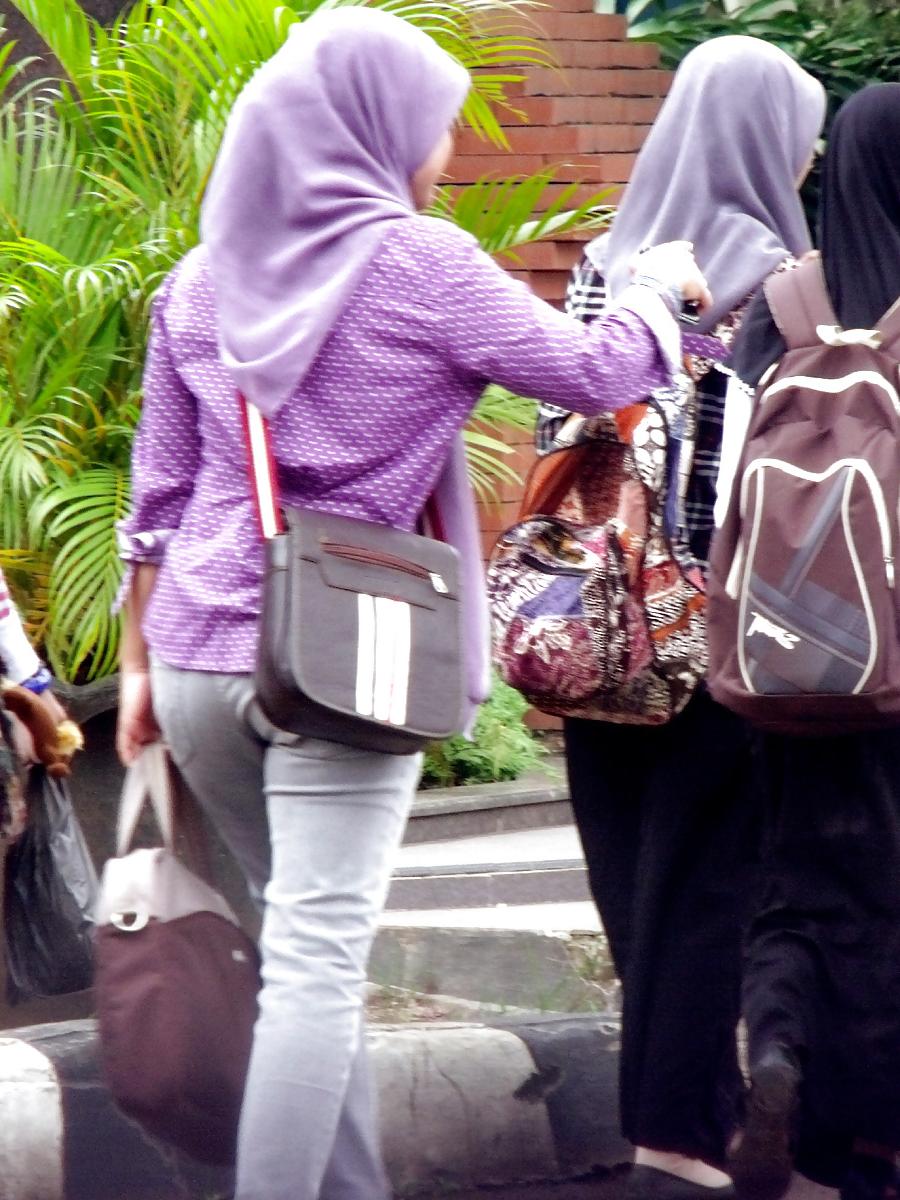 16P Sexy Teen in Hijab & Tight Jeans