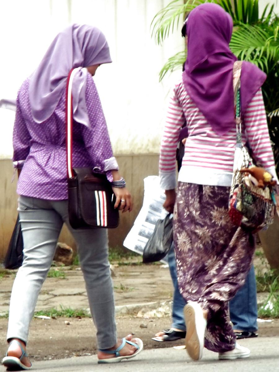 16P Sexy Teen in Hijab & Tight Jeans