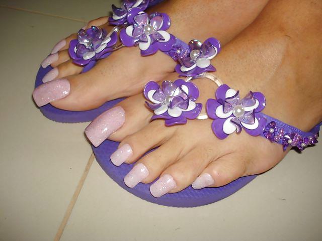 25P Paula Lima 's sexy long toe nails