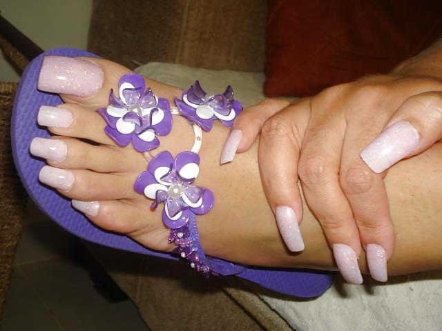 25P Paula Lima 's sexy long toe nails