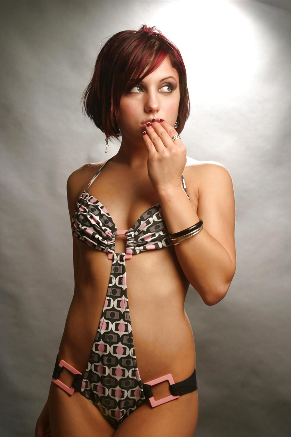 17P Girls in swimsuits 5