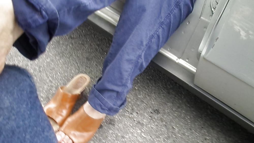 25P Candid mature feet