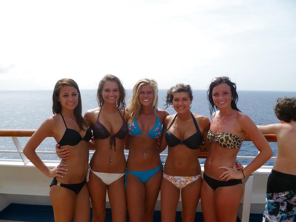 25P Comment Your Fantasy Bikini Teens and Cameltoe Vol 1