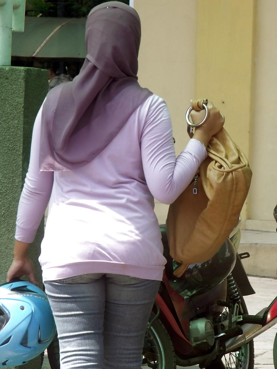 13P Sexy Girl in Hijab & Tight Jeans