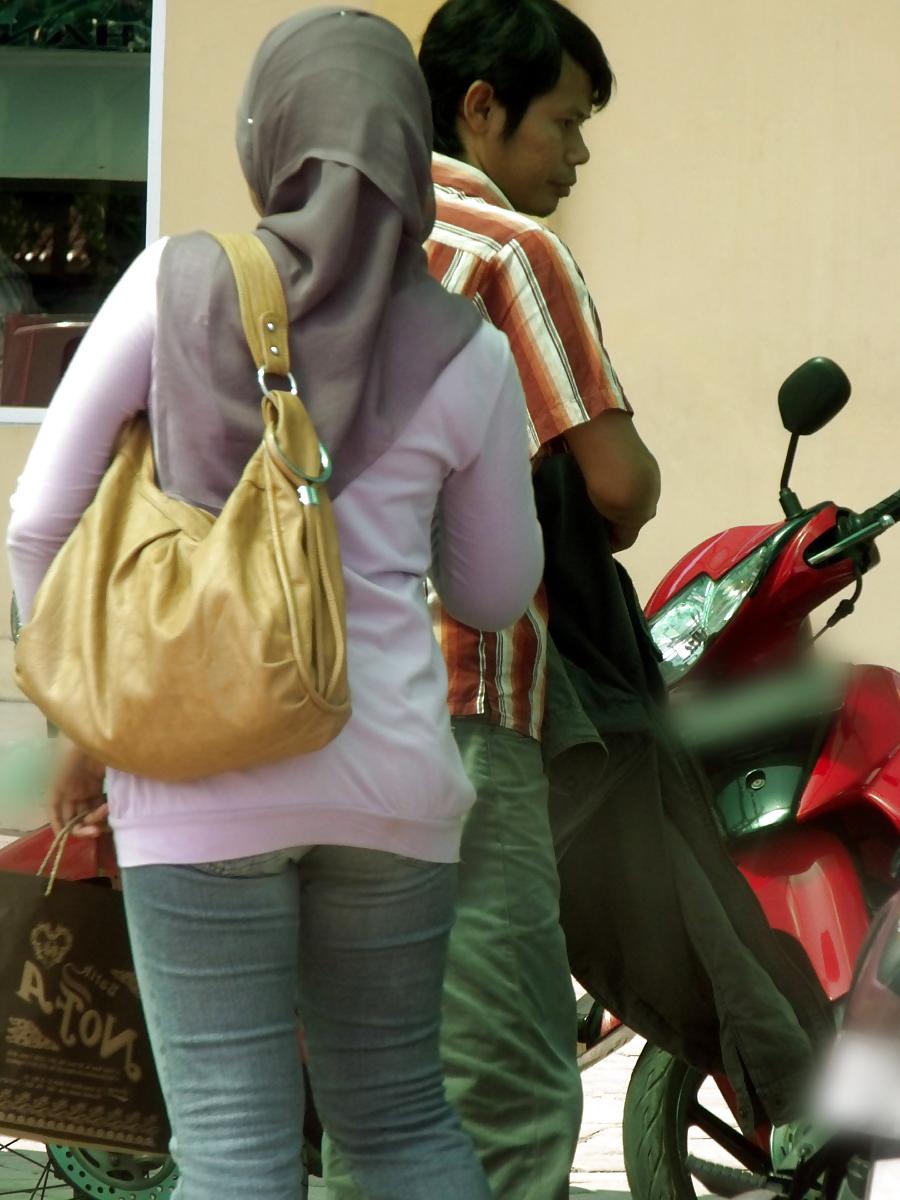 13P Sexy Girl in Hijab & Tight Jeans