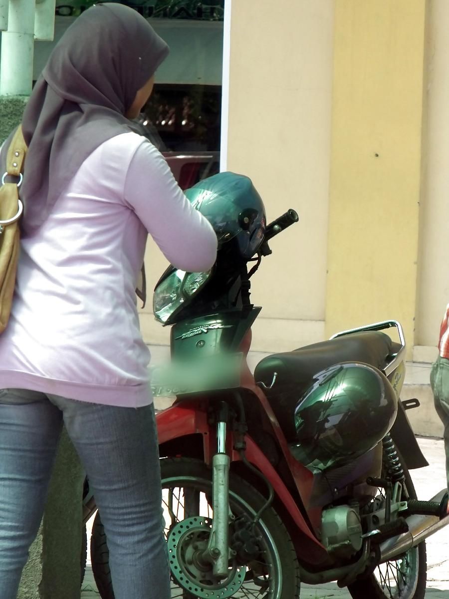 13P Sexy Girl in Hijab & Tight Jeans
