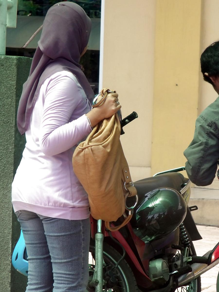 13P Sexy Girl in Hijab & Tight Jeans