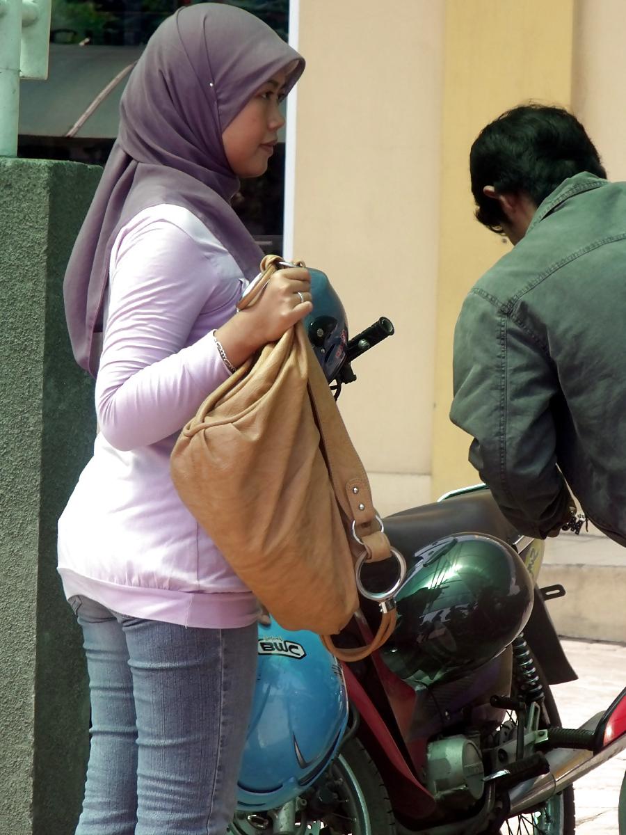 13P Sexy Girl in Hijab & Tight Jeans