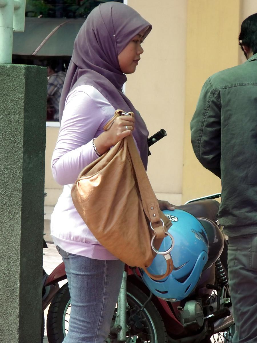 13P Sexy Girl in Hijab & Tight Jeans