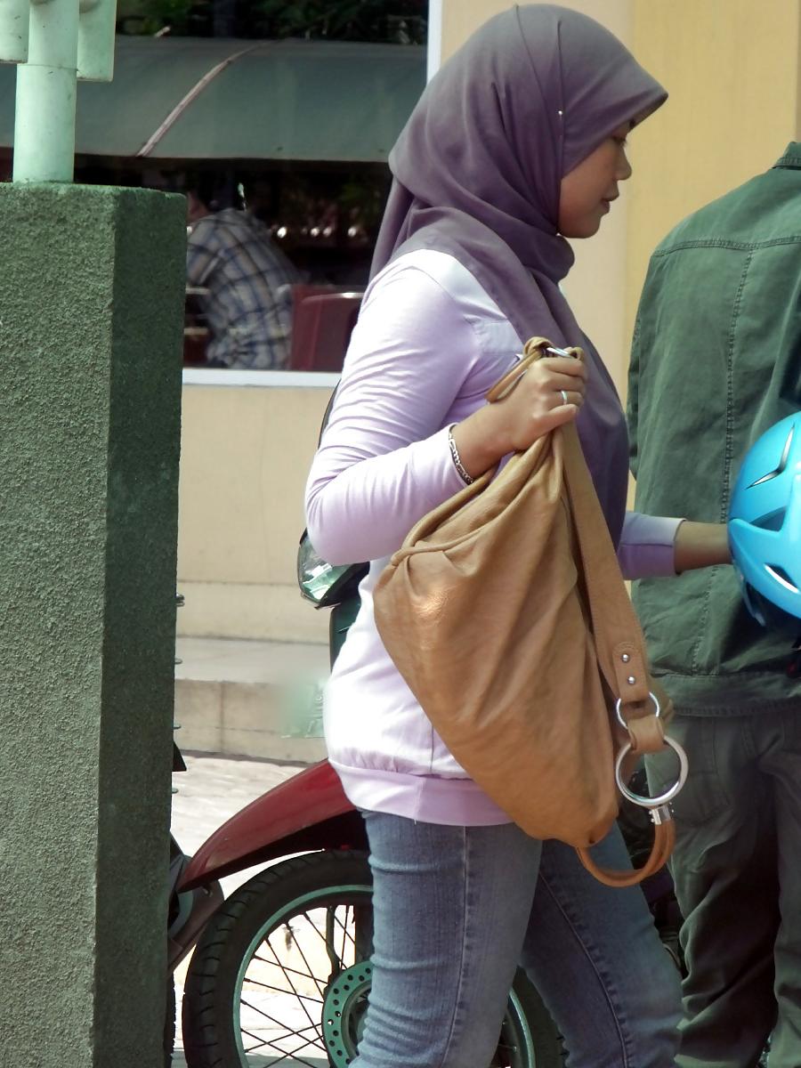 13P Sexy Girl in Hijab & Tight Jeans