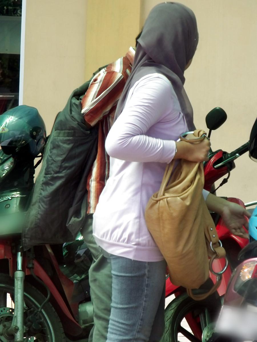 13P Sexy Girl in Hijab & Tight Jeans