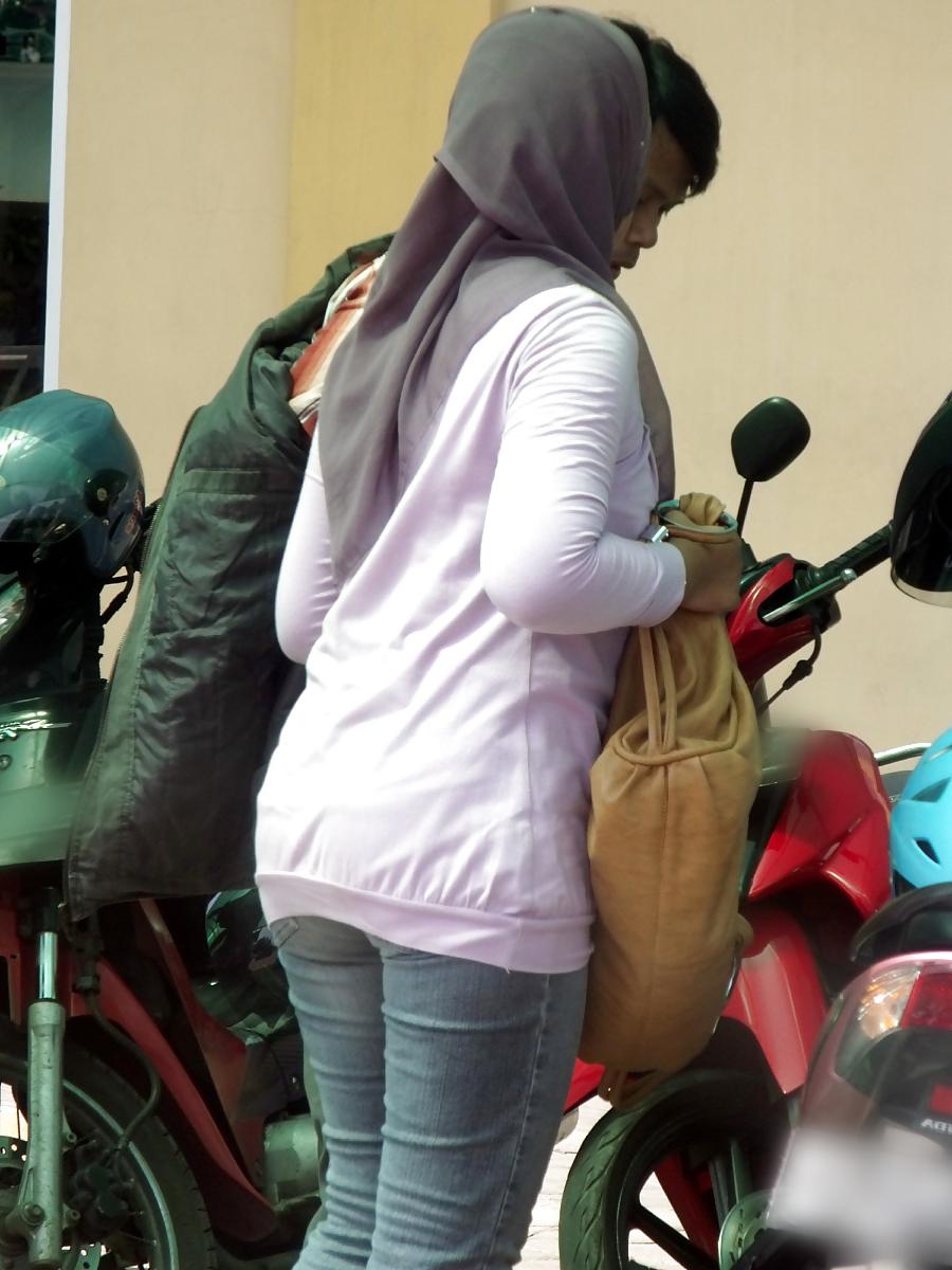 13P Sexy Girl in Hijab & Tight Jeans